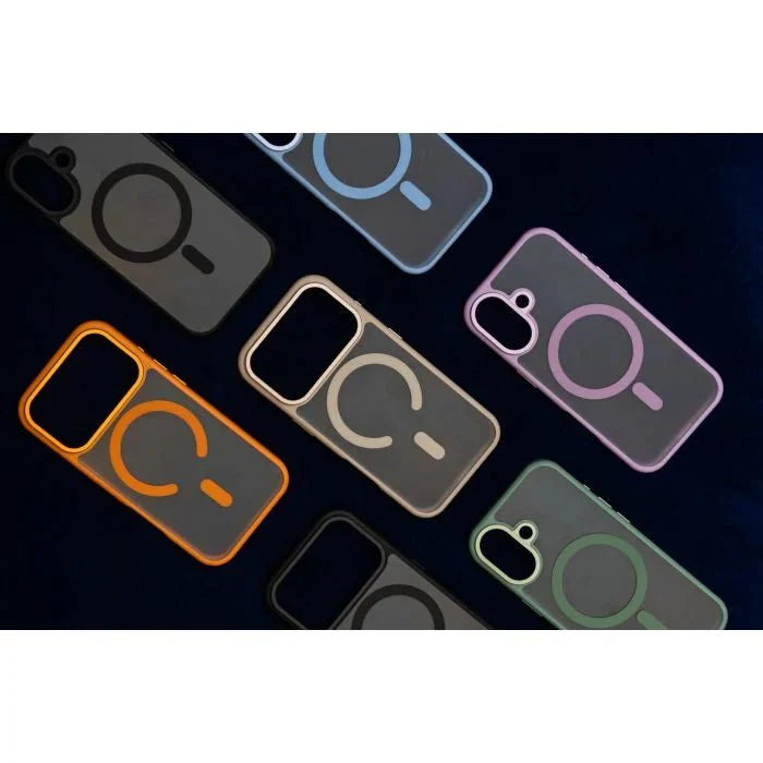 Black Moov Luxe Edge Case with MagSafe for iPhone 17 Pro by Oraxxi, showcasing a sleek protective design withMagSafe compatibility.